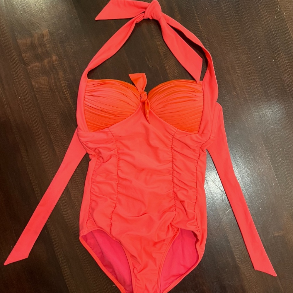 pink halter-neck swimsuit with push-up